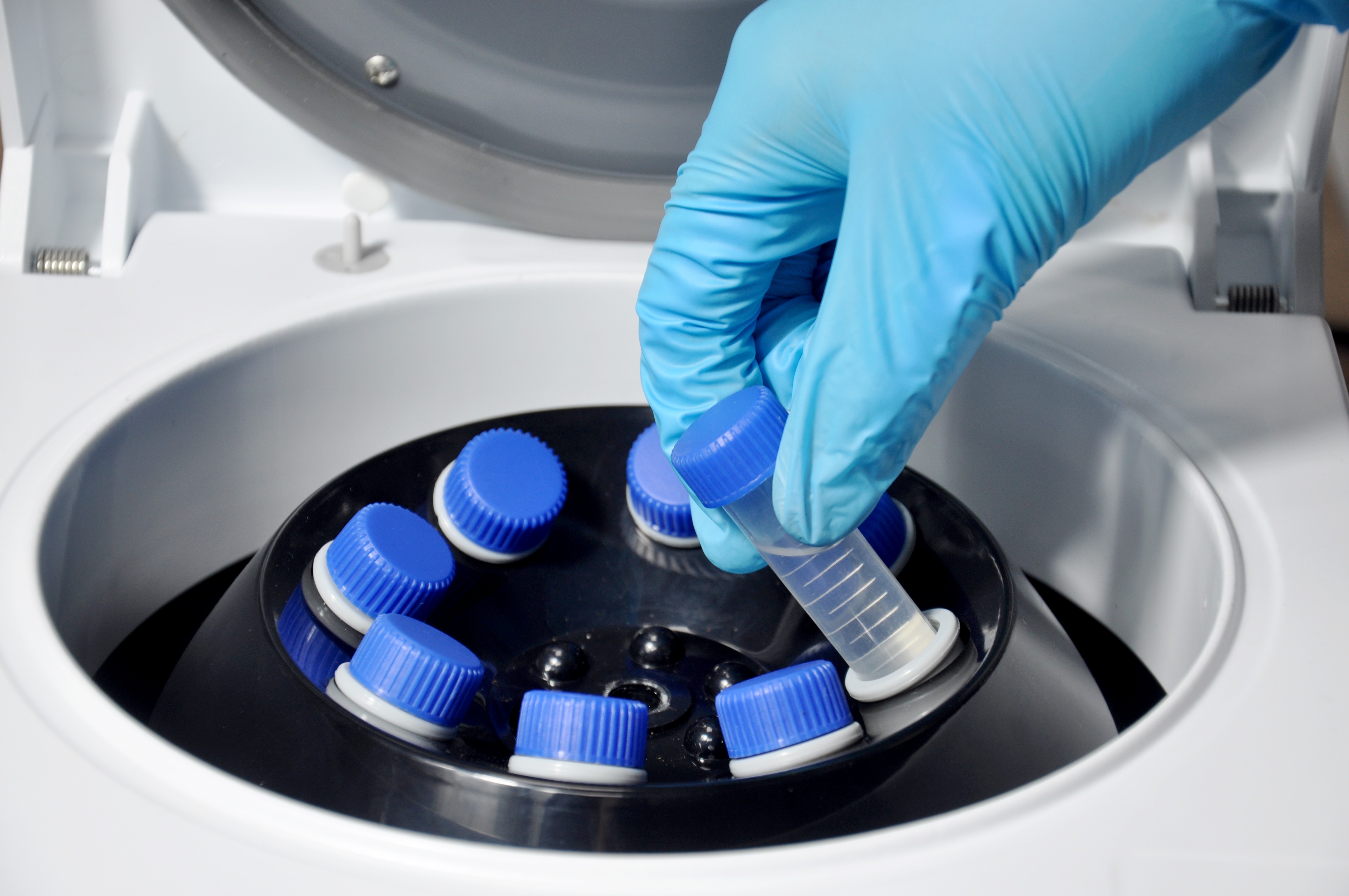 Economic Desktop 4000rpm Lab Centrifuge TD4D 2200xg Compact Size for Small Laboratory and Blood Testing