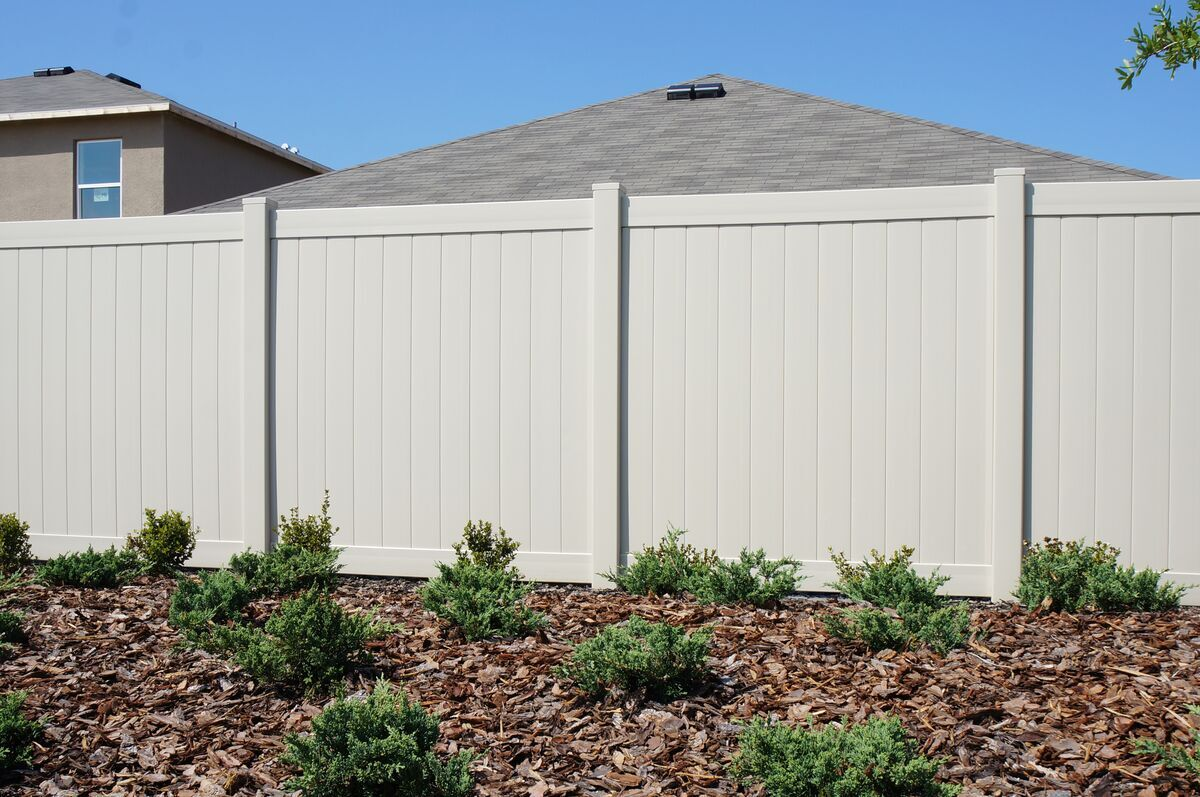 High Quality 6 Feet White PVC Fence Wear-Resistant Outdoor Decorative Privacy Panels UV Protection Garden Backyard Barrier