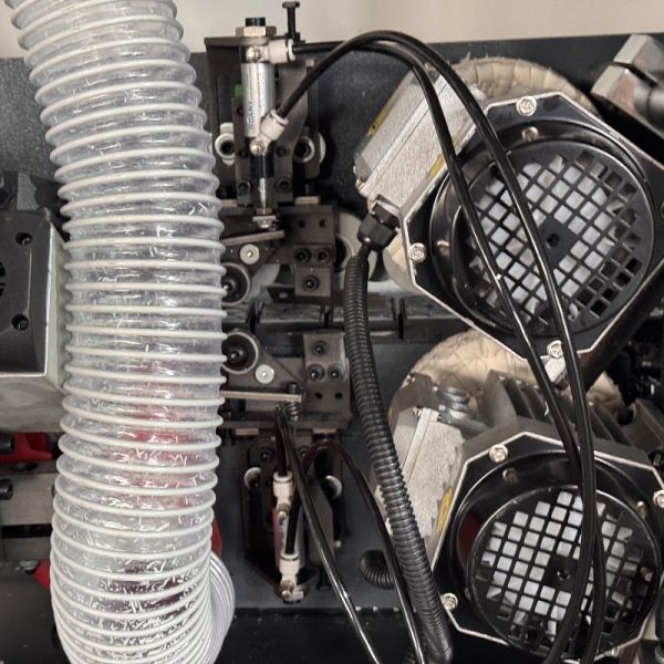 Fournisseur de plaque de chant - Coupe d'extrémité - Finition fine - Efficacité temporelle