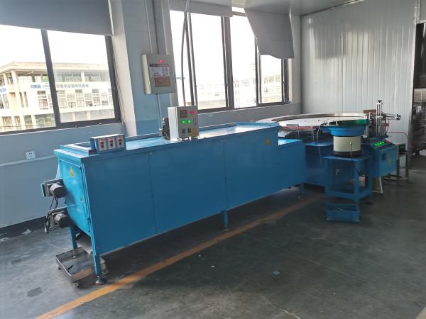 Máquina de distribución de adhesivo de tornillo totalmente automática Dispensador de tornillo de nylon doble vía