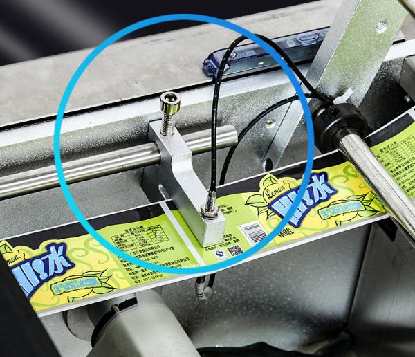 Manual Bottle Flat Labeling Machine , 1mm accuracy Self Adhesive Label Applicator