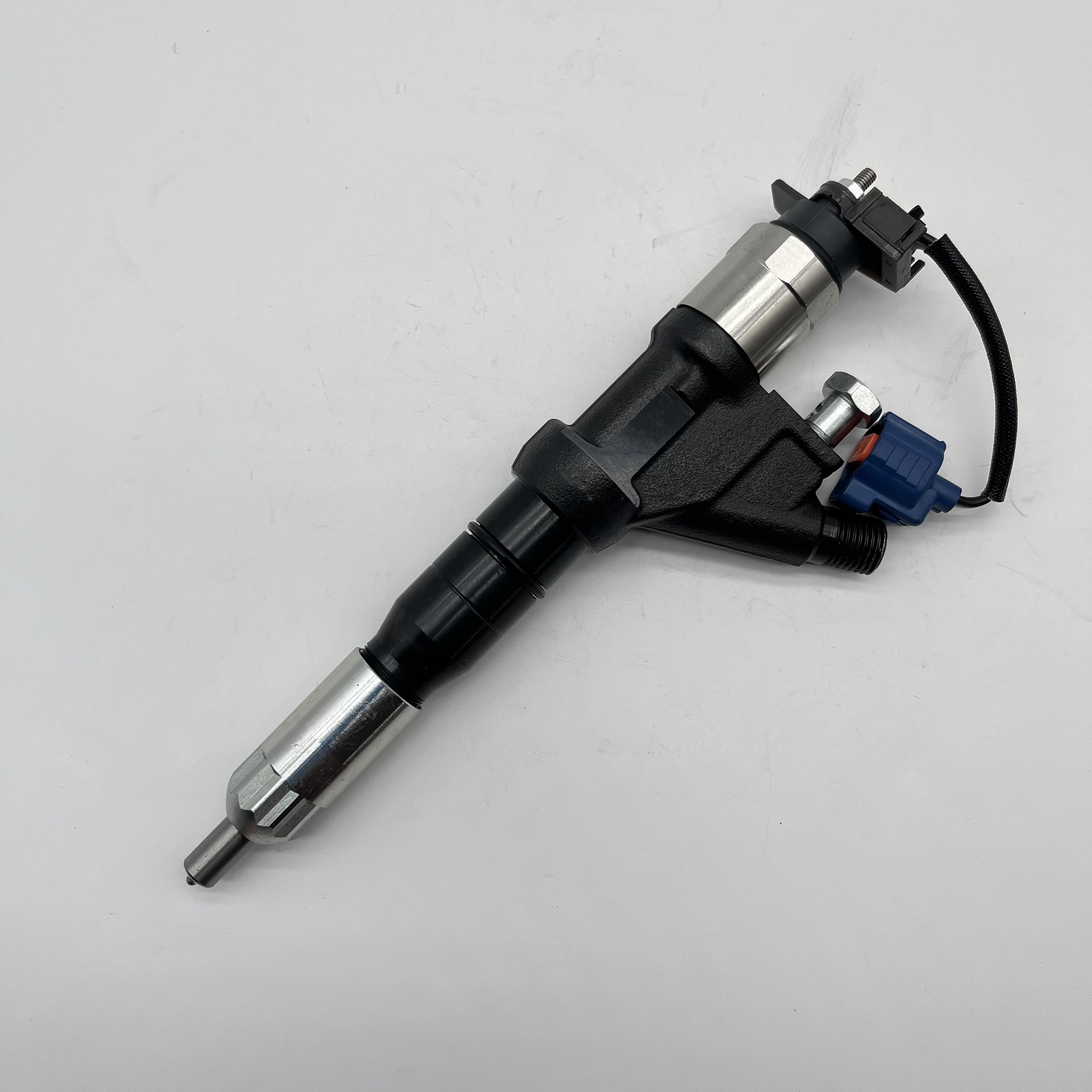 095000-5226 DEN-SO Common Rail Fuel Injector OE 23670-E0301 For Hino 700 J07E/J08 Engine