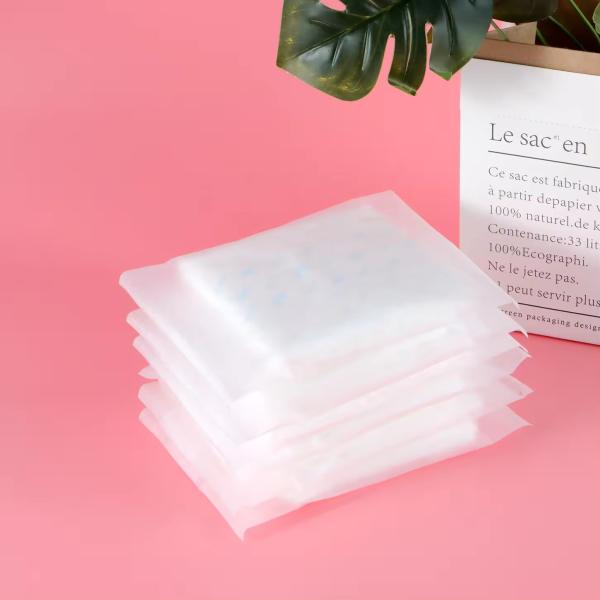 Restez confiante et à l'aise avec nos serviettes hygiéniques jetables pour femmes