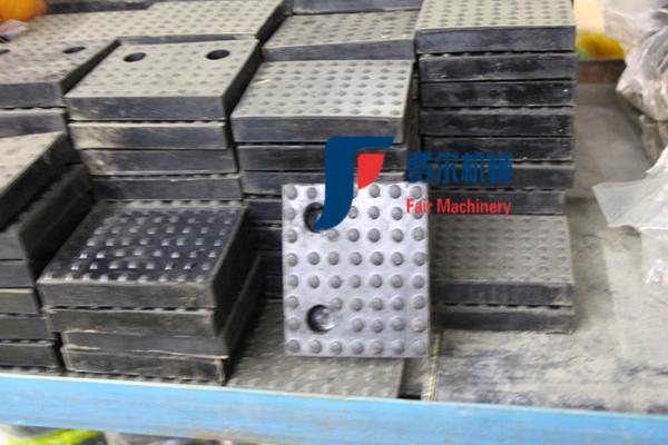 Durable Liugong Loader Parts 17B0002 Construction Machinery ZL50C Engine Lower Shock Pad
