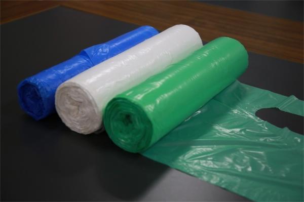 Disposable Polythene Aprons Packing On Rolls For Beauty Salon / Home Cleaning
