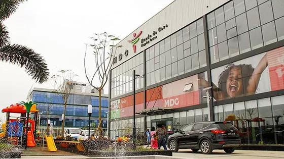 Prefab Q235 Commercial Steel Building Construction Retail Bussiness Pre Engineered Steel Building