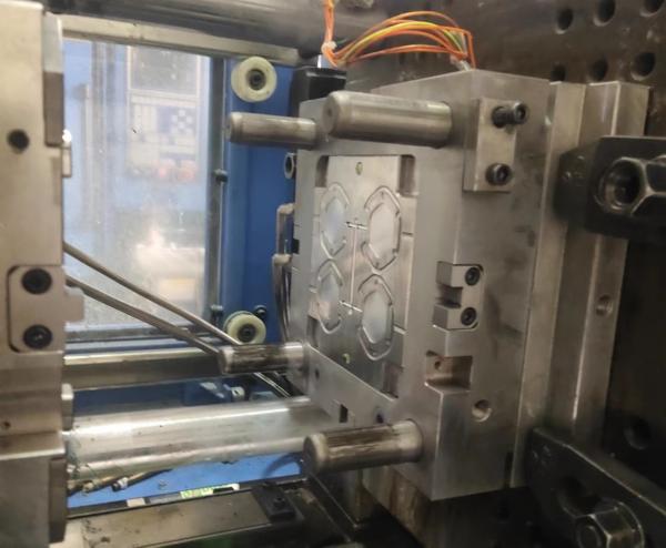 High Precious OEM Service SKD61 Plastic Injection Mold 300000-500000 Shots For Molding Parts