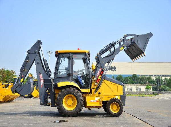 XC870K Heavy Earth Moving Machinery Cummins Engine 7440*2350*3450m