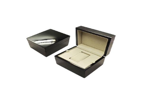 Wooden Watch Gift Box Customized logo IPQC Raw Material With Velvet Lining