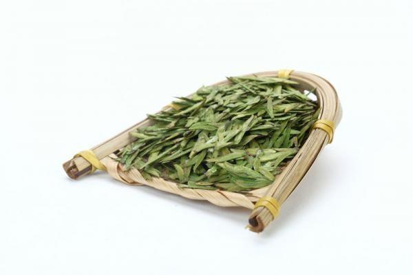 Steamed by high temperature imperial dragon well tea Slimming fat reduction
