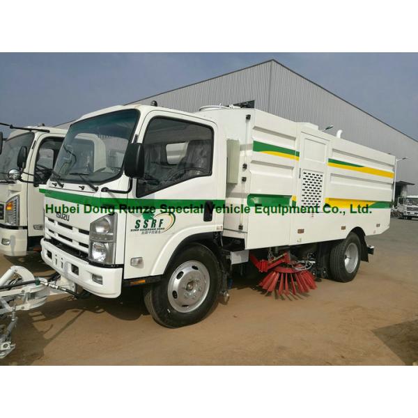 Multifunctional ISUZU Road Cleaning Truck , Vacuum Broom Sweeper Truck
