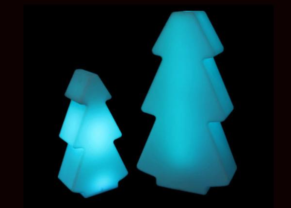 O plástico branco morno conduziu luzes exteriores da árvore de Natal para a decoração da casa da loja