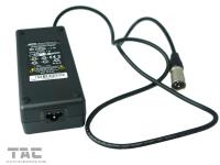chargeur de batterie portatif de 36V ou de 43.8V 2A avec la prise BRITANNIQUE pour l'E-vélo