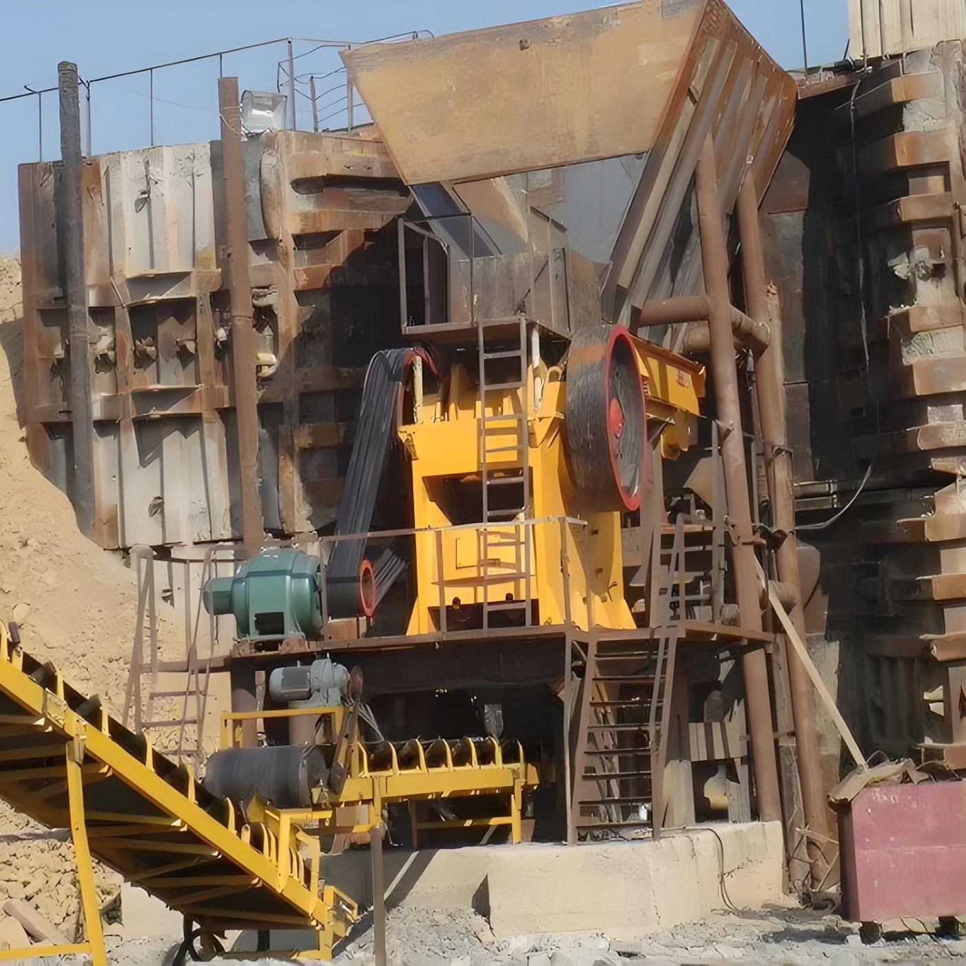 Pec Ore Jaw Crusher with Vibrating Screen Outlet Size 100-300mm and Performance
