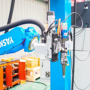 Лазерная режущая машина для изделий из материалов из углеродных волокон