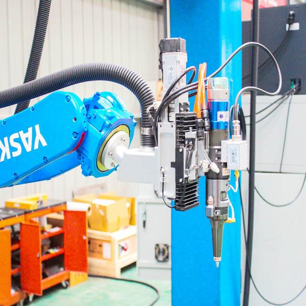 Лазерная режущая машина для изделий из материалов из углеродных волокон