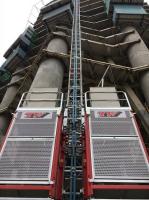 Gaiolas duplas de velocidade média com elevador de edifício/ 2000 kg Carga com inversor e mastro galvanizado a quente