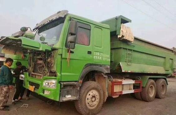 O motor 340HP do Euro IV usou o caminhão basculante com movimentação 6x4 para a venda