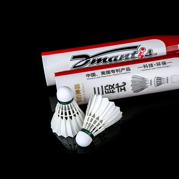 Перо Shuttlecock утки ранга игрока с небольшой погнутостью