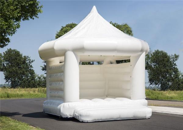 Estale acima a forma branca pura da cor da barraca inflável do evento popular para o casamento