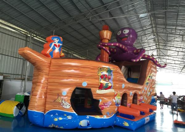 Corrediça atrativa inflável, navio do navio de pirata de pirata da explosão dos jogos do bebê do jardim de infância