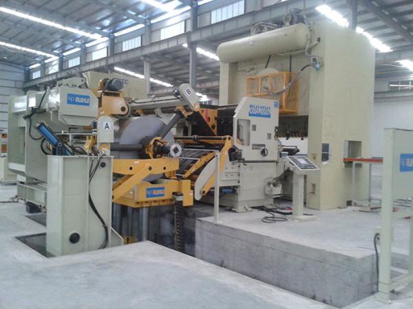 Electric Hydraulic Hole Puncher Coil Feeder Straightener For Metal Sheets With 12 Months Warranty