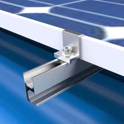 Instalação em terra de um módulo solar fotovoltaico