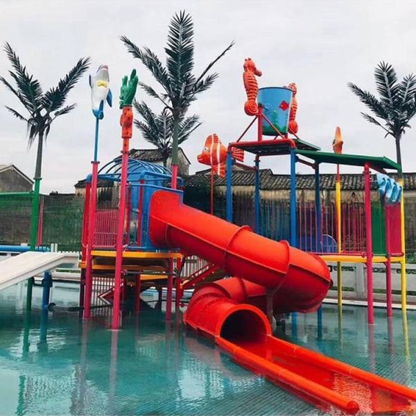 Parc de jeux en eau extérieur écologique certifié ISO9001 Design coloré