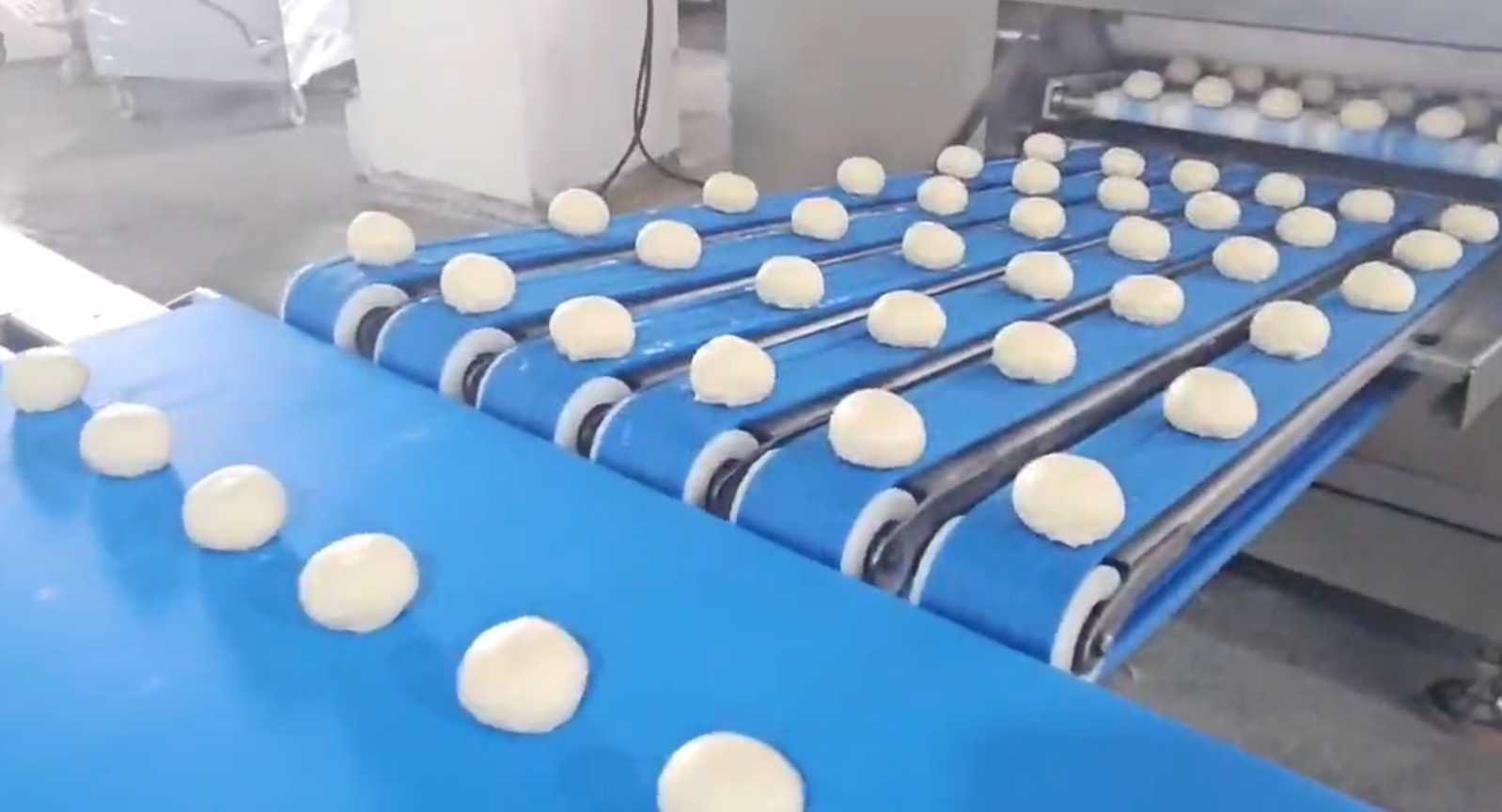 4KW Commercial Dough Divider 10800pcs/Hr Precise Cutting Reduce Waste Rounder