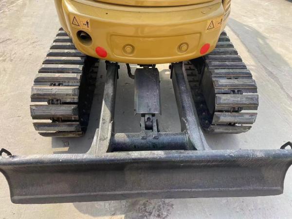 Mini-pelle CAT303E 3 tonnes, rotation arrière nulle, avec moteur Tier 4 de 24,8 CV, profondeur de fouille de 2,65 m