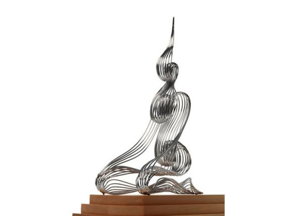 Figura assentada escultura contemporânea de aço inoxidável do fio da escultura abstrata