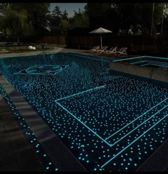 Moderno luxo brilho na telha de vidro escuro para piscinas
