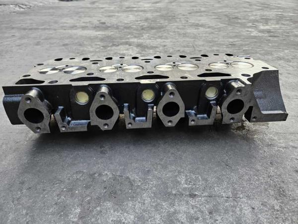 04293366 Engine Cylinder Head Volvo D5e Cylinder Head Assy