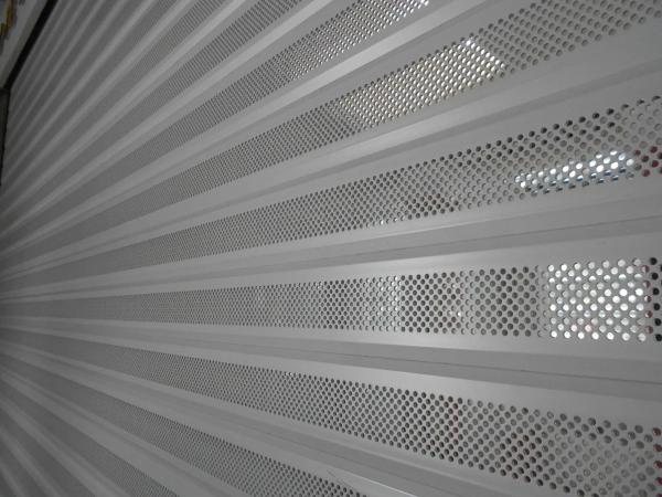 Porte de volet roulant en aluminium de 2,2 mm d'épaisseur avec télécommande