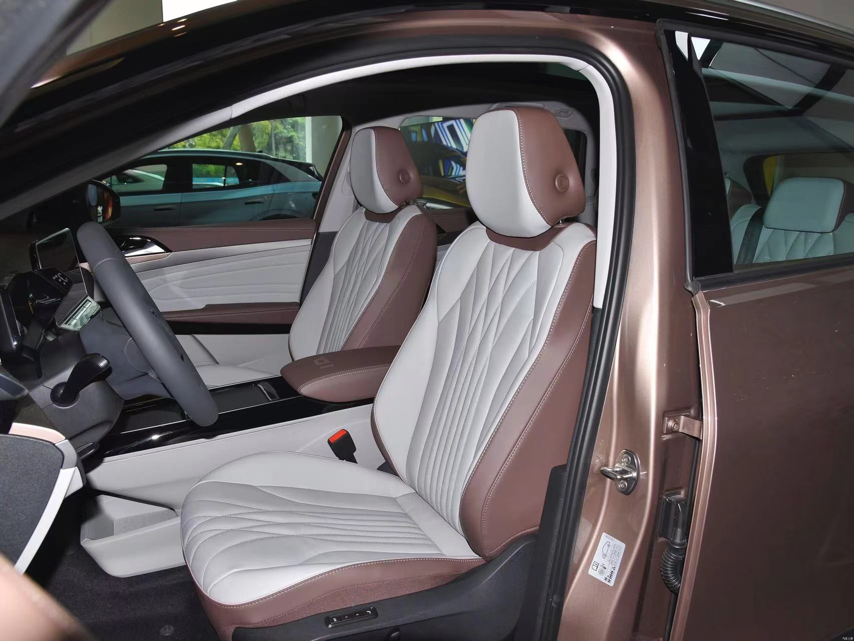 VW ID6 x 2022 используемого места двери 7 PURE+ 617km 83.4kwh EV средних больших SUV 5 нового/