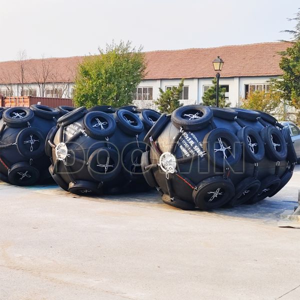 Lightweight Pneumatic Rubber Fenders 0.5m-4.5m Yokohama Fender