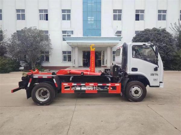 4x2 Hook Lift Trash Compactor Truck 9 Tons Loading Euro 6 Standard With 7.00R16 Tire