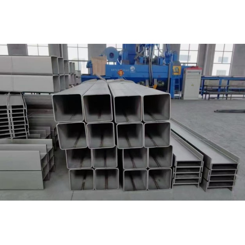 304, 316L，310S,2205... square tubes are mainly used in fields such as architectural decoration, food machinery, marine engineering, chemical equipment, and environmental protection equipment.
