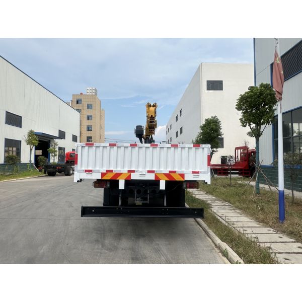 Isuzu Giga Hino 700 4X2 Folding Arm Crane 8 Tons Truck Mounted