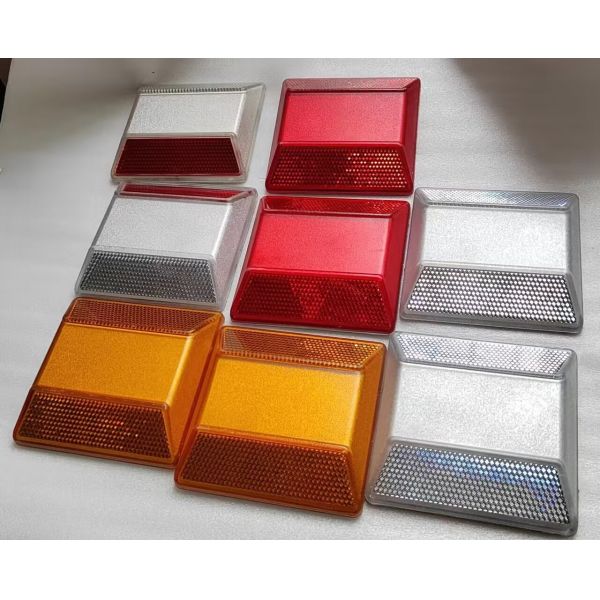 Road Stud Amber PC 20tons High Resistance Good Visibility Reflective Raised Markers ABS Road Stud LOGO Customs with Sand Studs 