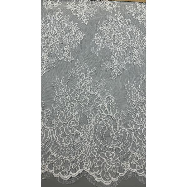 Tissu de dentelle de luxe français de Chantilly Tissu durable et élégant Fête de mariage Occasions Tissu blanc