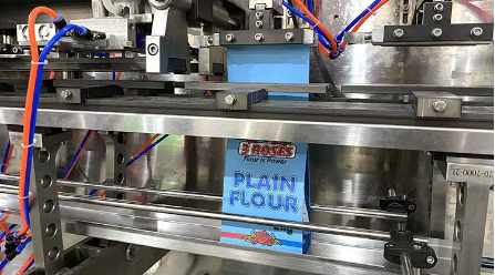 Fully Automatic High Speed Three Servo Food Beverage Chemical Pouch Filling Horizontal multifunctional packaging machine