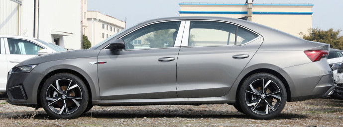 Хэтчбек газа места двери 5 компакта 5 варианта Skoda Octavia 2023 PRO TSI280 Shexiang
