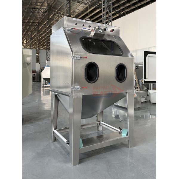 High Efficiency Wet Sand Blasting Machines Blaster For Car Part Surface Treatment