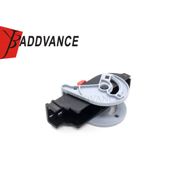 2209521-2 manière du noir PBT GF 46 de l'angle 180° pour la couverture des véhicules à moteur de connecteur