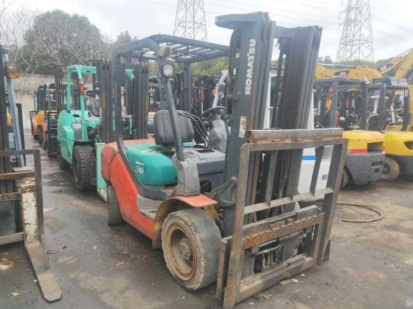                  Good Condition Triplex Stage with Side Shifter 3ton Fd30t-16fd30t-17 Komatsu Used Forklift on Promotion             
