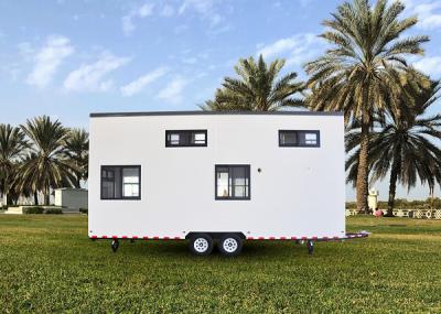 Casa móvel moderna pré-fabricada de vidro leve de aço Casa pequena em rodas com reboque Casa personalizada com novo design