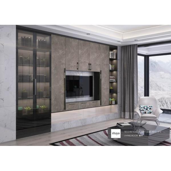 стена полок ТВ живущей комнаты 60in установила