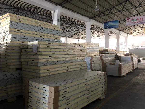 Hinge Or Sliding Door PU Sandwich Panel For Cold Room With -45~20℃ 42kg/㎡
