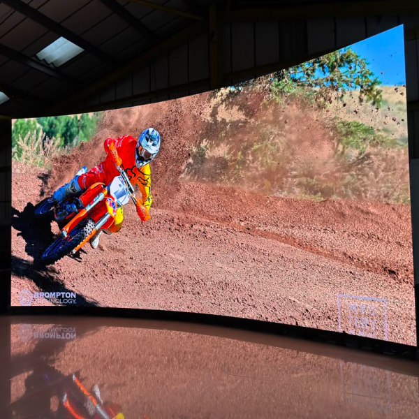 Fine Pitch Indoor COB LED Screen Video Wall HD Ultra Thin Front Access Display